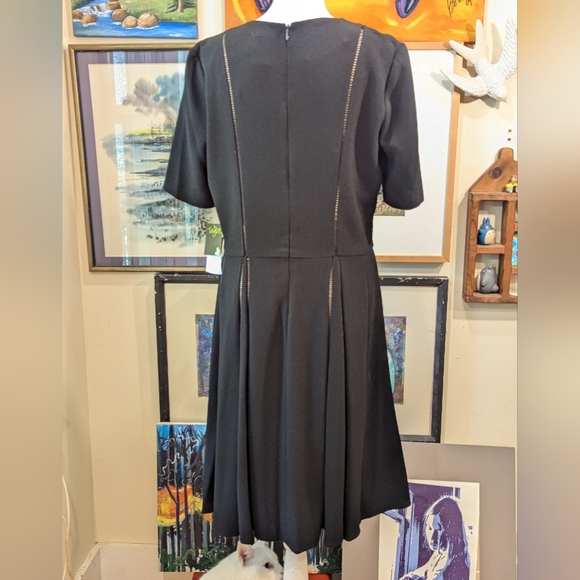 Gorgeous Taylor Classic Peekaboo Black Dress Size 10 - Picture 2 of 15